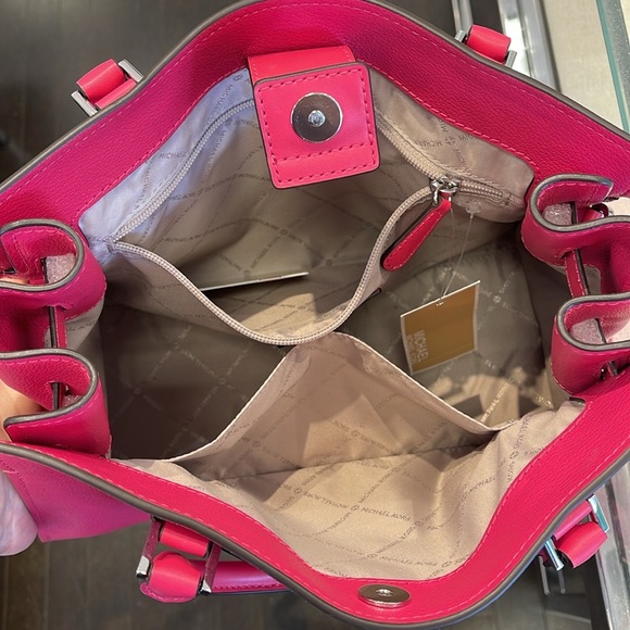 MICHAEL KORS HAMILTON MEDIUM SATCHEL
COLOR: Electric Pink
NWT - Picture 8 of 16